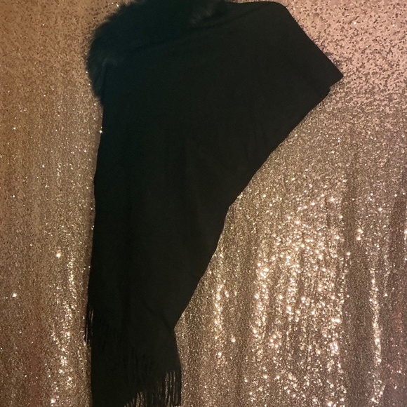 Fox Fur & Wool Shawl - Picture 2 of 6